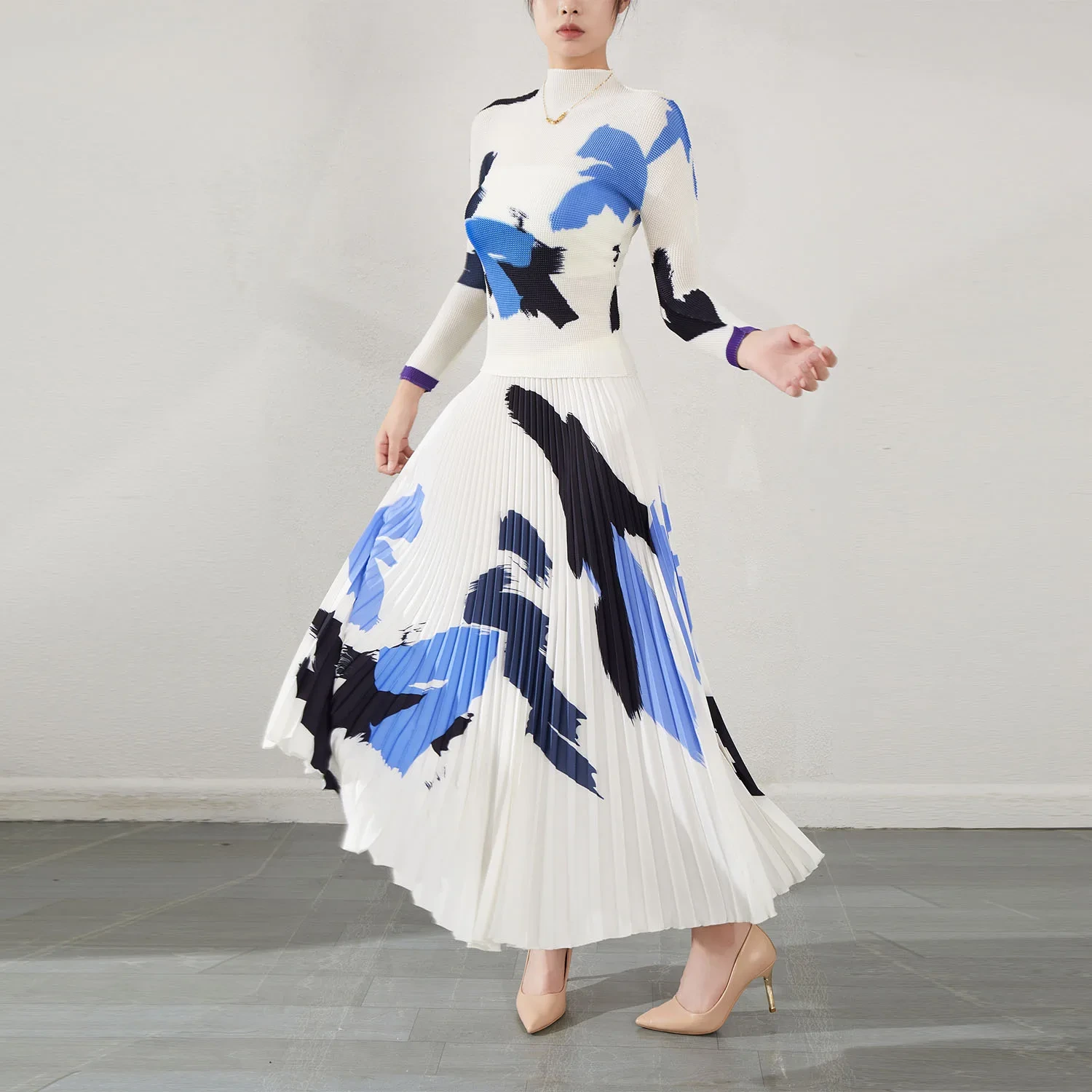Wholesale Selection: Stylish and Versatile Pleated Skirt Suit, Ample Stock Available Best-selling Women's Pleated Outfit Casual Style Printed Elastic Stretchy Top And Long Pleated Skirt Co-ord Set 1