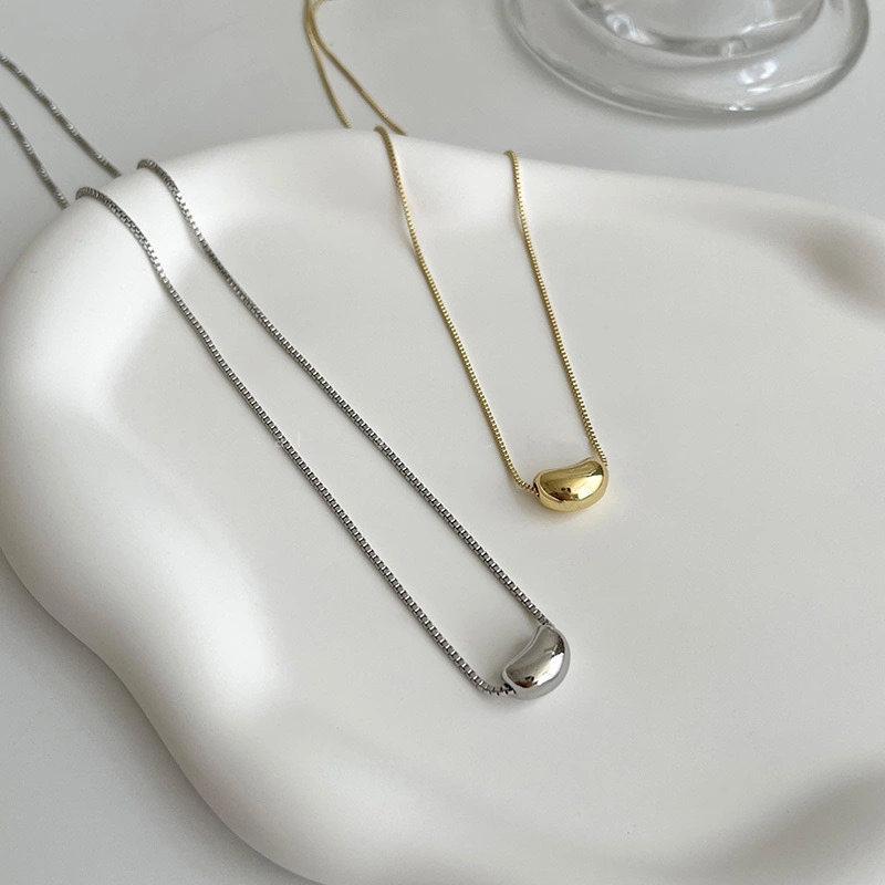 2023 New Minimalist Style Gold Bean Necklace For Women With A Cool And Versatile Titanium Steel Lock Bone Chain 1