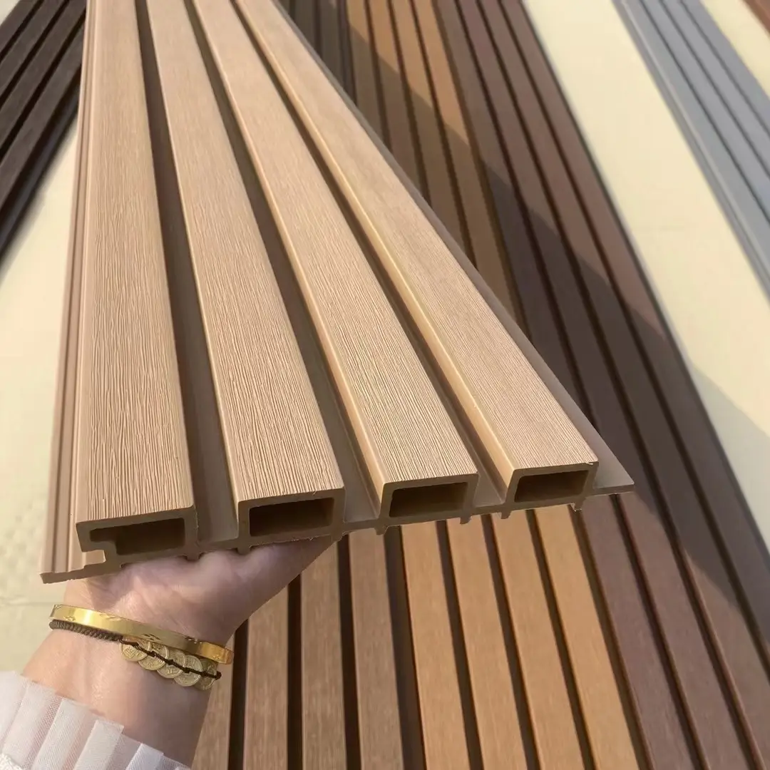 Panneau mural étanche en composite bois-plastique pour façade extérieure de maison 1