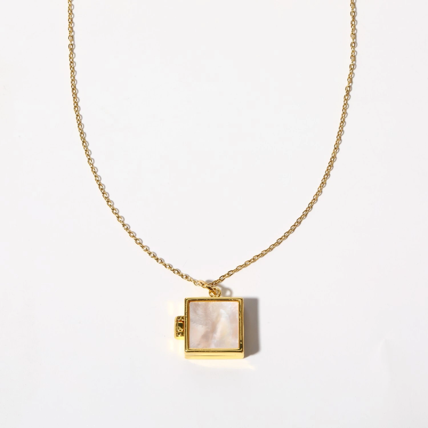 Custom Pearl Shell Square Photo Box Necklace Gold Plated Stainless Steel Pendant Necklace For Woman 1