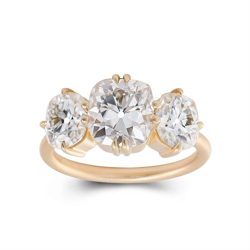 Bagues de mariage personnalisées en or jaune 10 carats avec moissanite à trois pierres, type givré, 3 carats, pour hommes et femmes, bijoux tendance 1