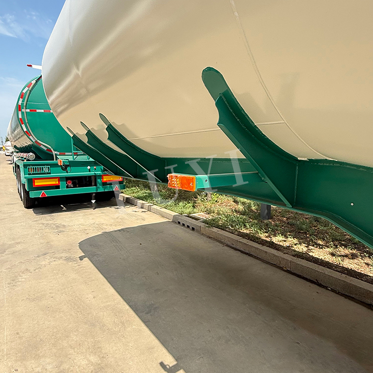 Camión cisterna de combustible de 3 ejes de alta calidad con capacidad para 40.000-60.000 litros 7