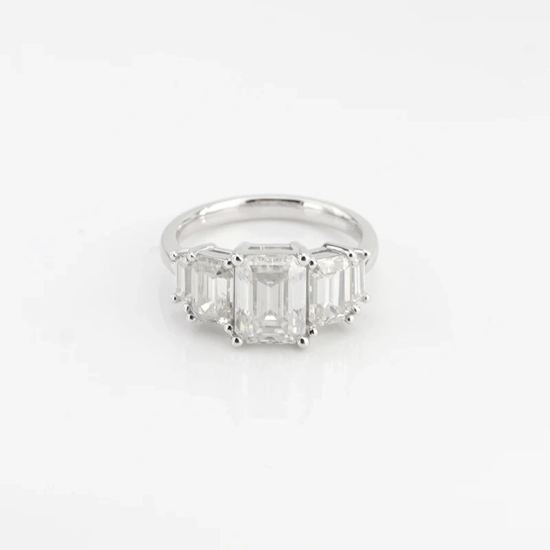 Provence Gems Ring Jewelry 3 Pierre Emerald Cut 6x8 mm Centre synthétique Moisanite Diamond Pierre 1