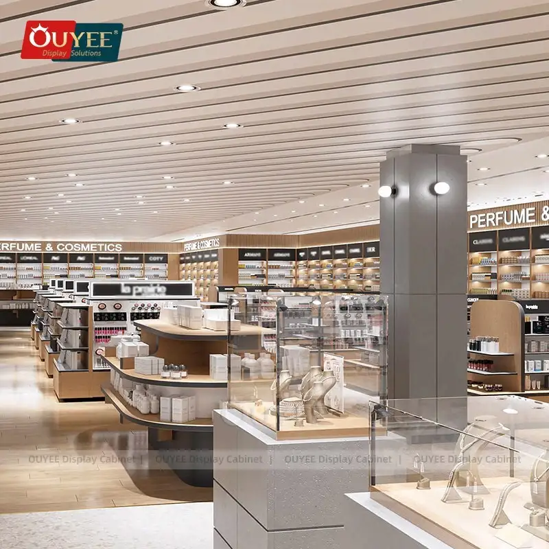 Servizio di progettazione 3D - Banconi cosmetici e appendiabiti in vetro per negozi duty-free 1