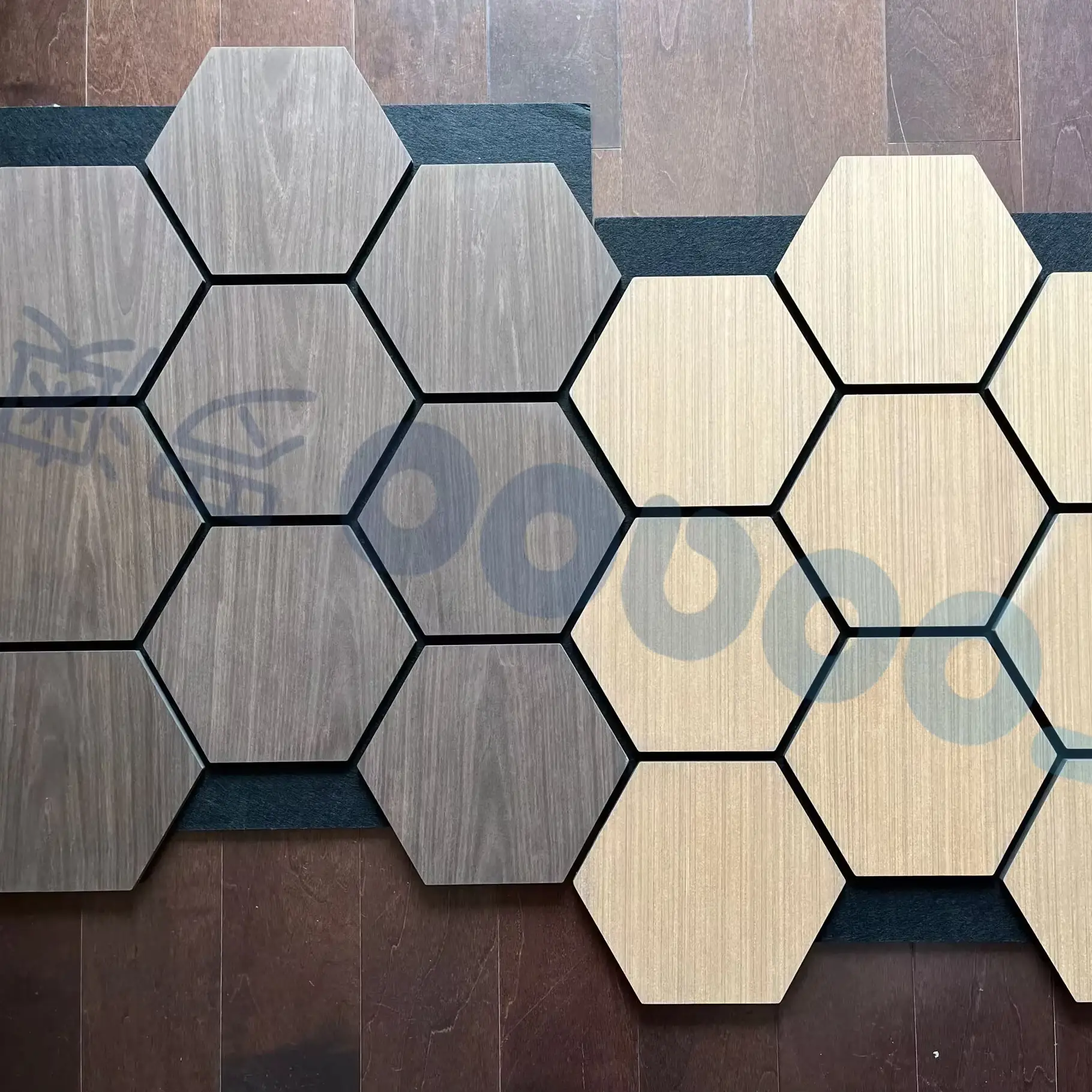 Környezetbarát hatszögletű akusztikus fa panel hangszigetelő MDF fa furnér panel 1