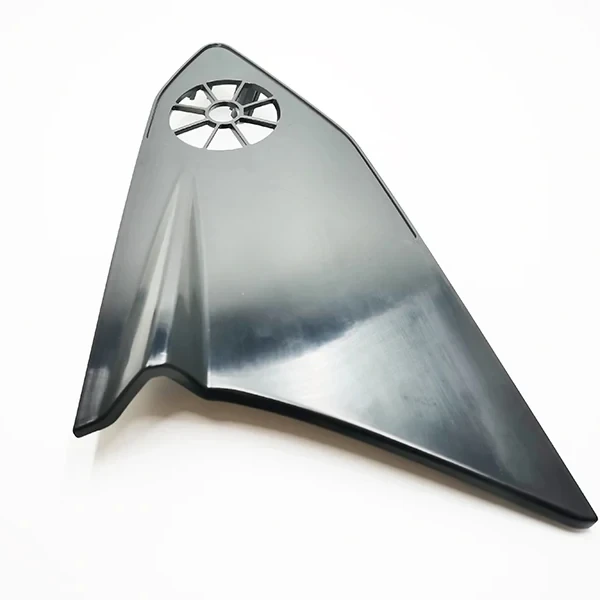 Moule d'injection plastique pour accessoires de portières automobiles Tesla. 1