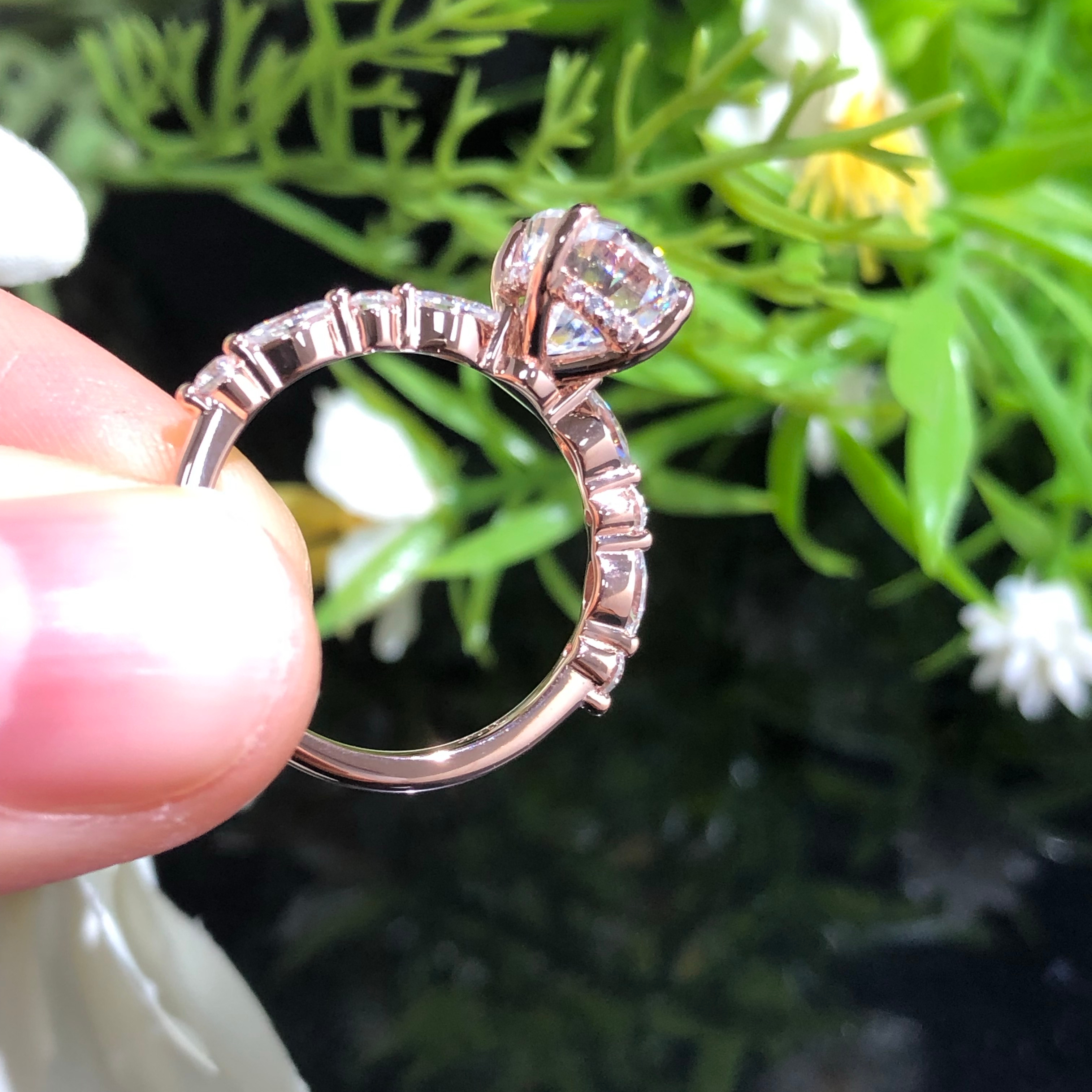 Bague de fiançailles de mode en gros de la mode 2ct Forme ovale Diamond Luxury 18k Solid Gold Moissanite Diamond Mariage Bague de mariage 1