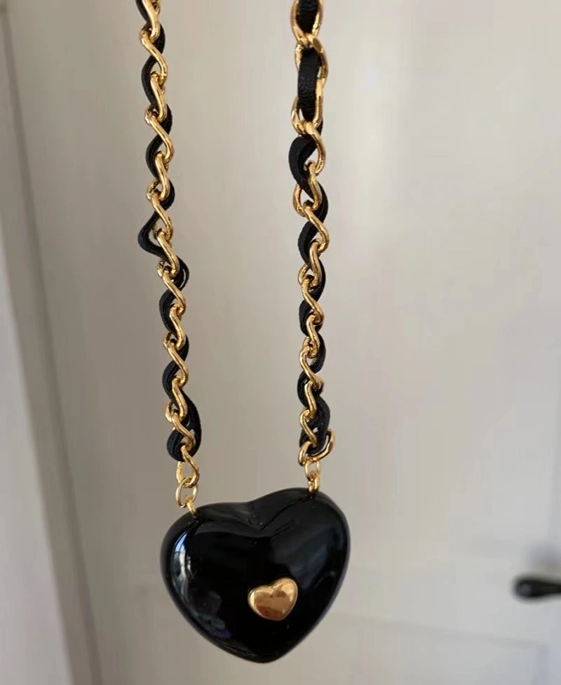 Fashionable French Vintage Weaving Craft Long Necklace Fresh And Sweet Alloy Big Heart Necklace For Women 1