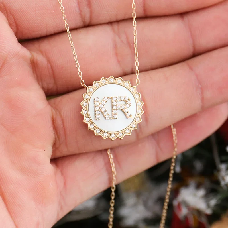 Colliers de bijoux de mode 14 carats jaunes de lettres personnalisables Collier Collier Roule Collier de chaîne Moissanite 1