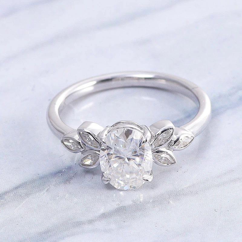 Design classique de style solitaire à la main 14k Gold massif 8 * 11 mm en pierre d'Ovale Moisanite1 1