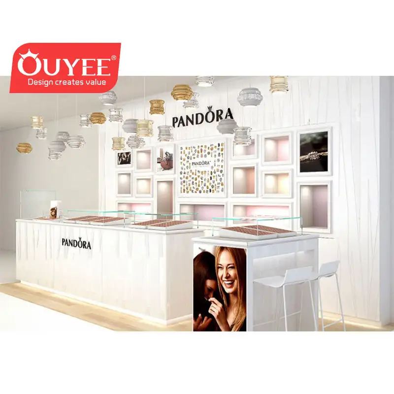 Schmuckvitrinen und Ladenvitrinen aus Holz 1