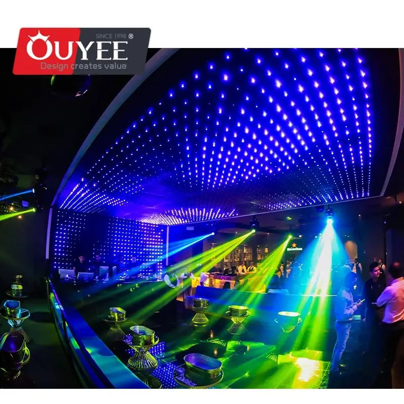 Arredamento per interni di un whiskey bar/nightclub, set di divani e mobili da bar. 1