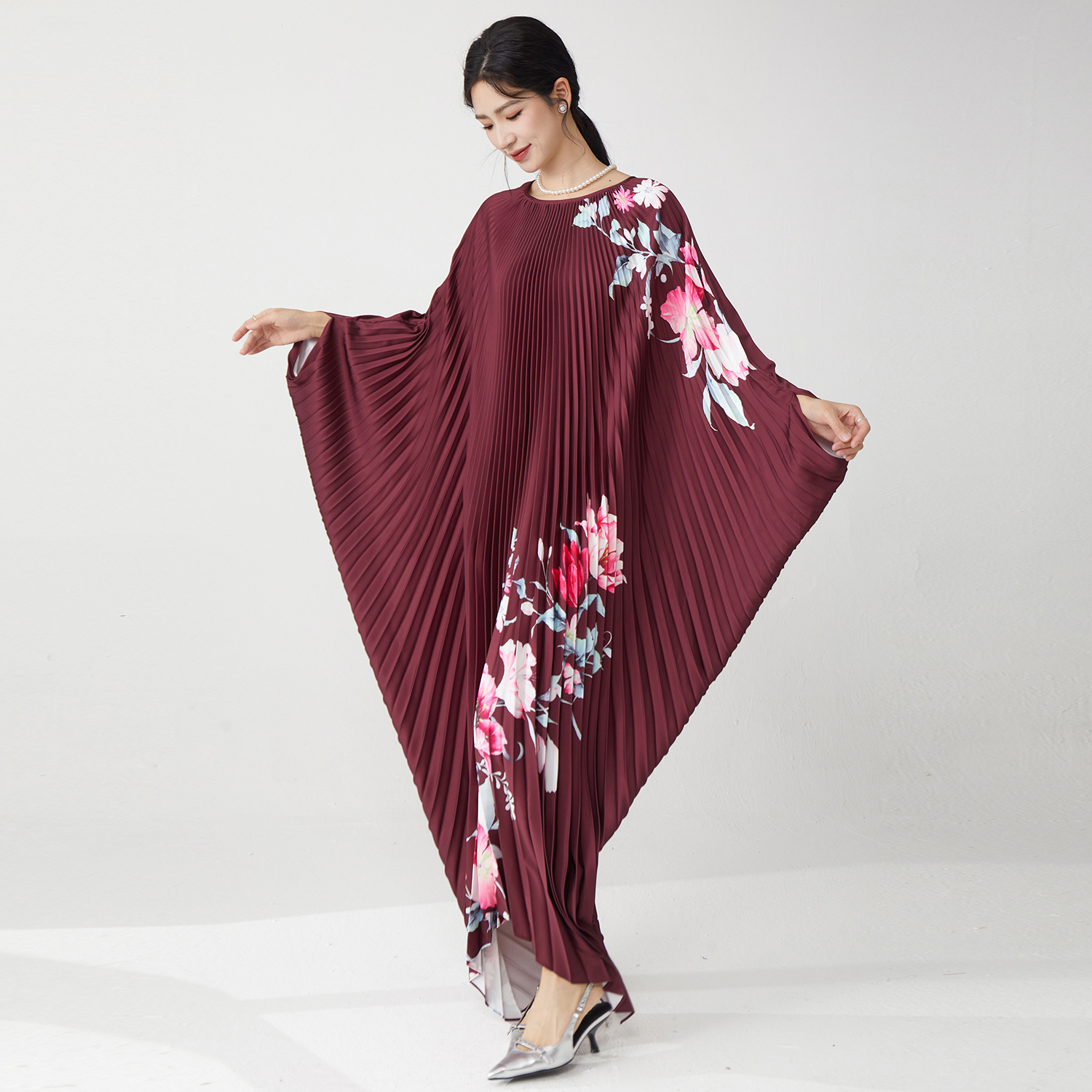 Services ODM OEM <000000> – Votre marque, votre design Dernière robe à manches chauve-souris pour femme Robe de mode grande taille Robe de soirée plissée imprimée pour femme 9