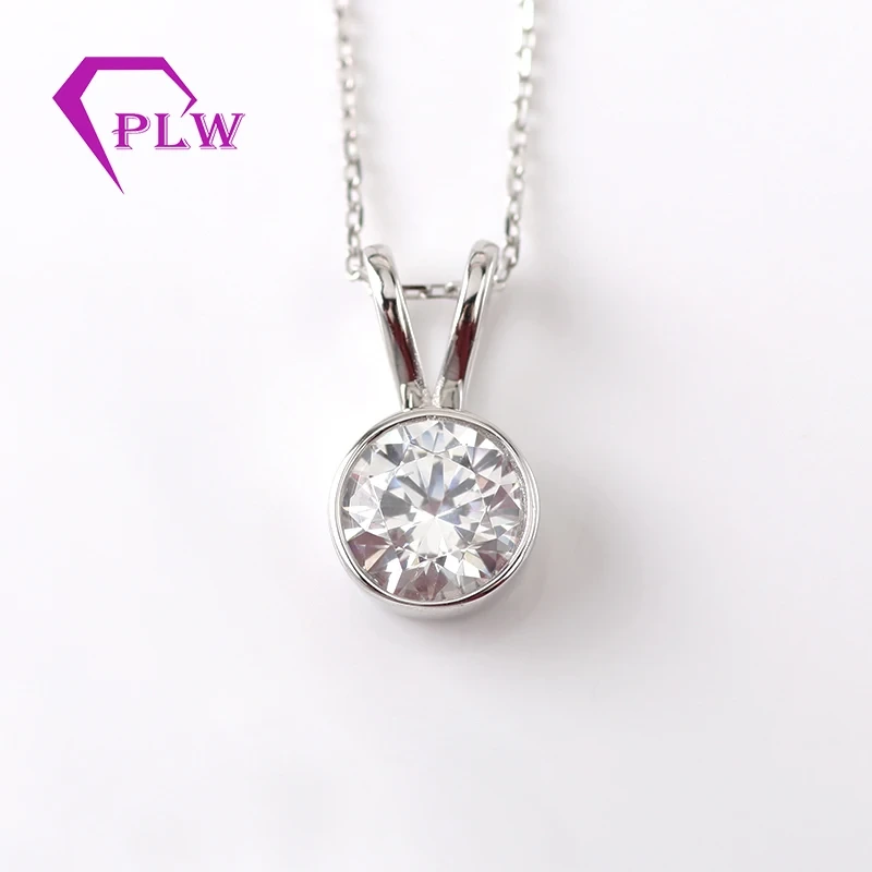 Collar con colgante de diseño sencillo de joyería provenzal 2025, con moissanita de corte redondo de 1 quilate y diamante en plata. 1