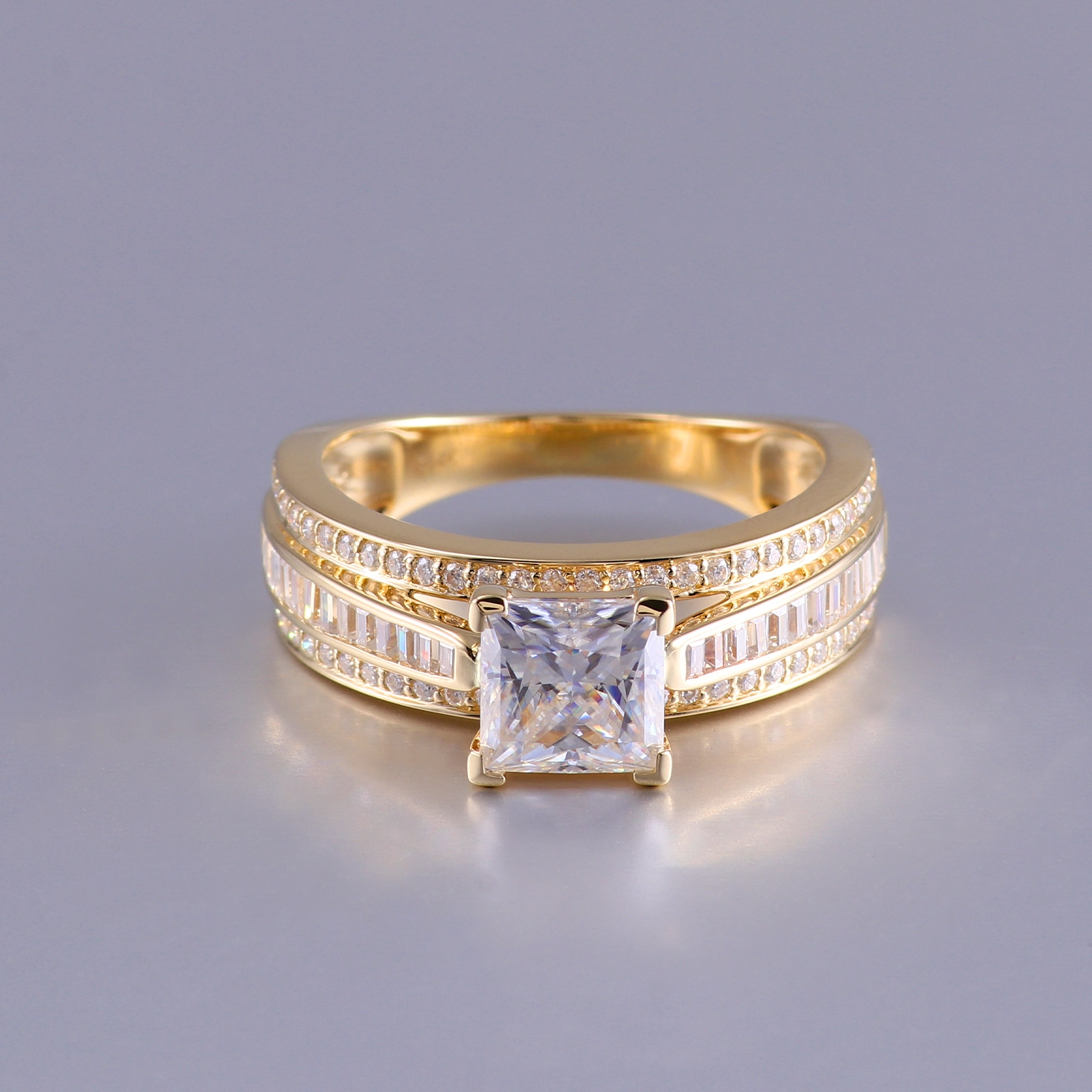 Venta caliente 1.80ct Princess Cut Moissanite Diamond Diamond Rings 18K 14K 10K Joya de oro de oro sólido Joya fina Anillo clásico 1
