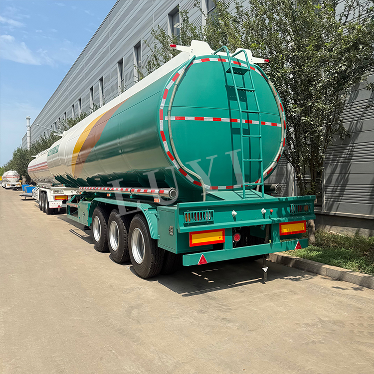 Низкая цена на 3-осный полуприцеп-цистерну для перевозки нефтепродуктов 3