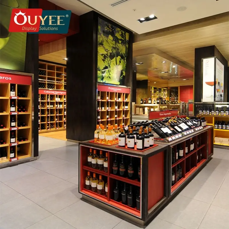 Vetrina girevole a parete in legno e ferro per l'esposizione di vini e whisky nei negozi. 1