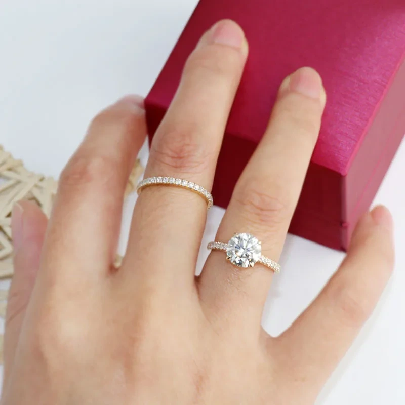 Nouveau anneau de style mince diamant Moisanite 18k Banque en or de pierres précieuses en or blanc 18k Anneau d'or pour mariage 1