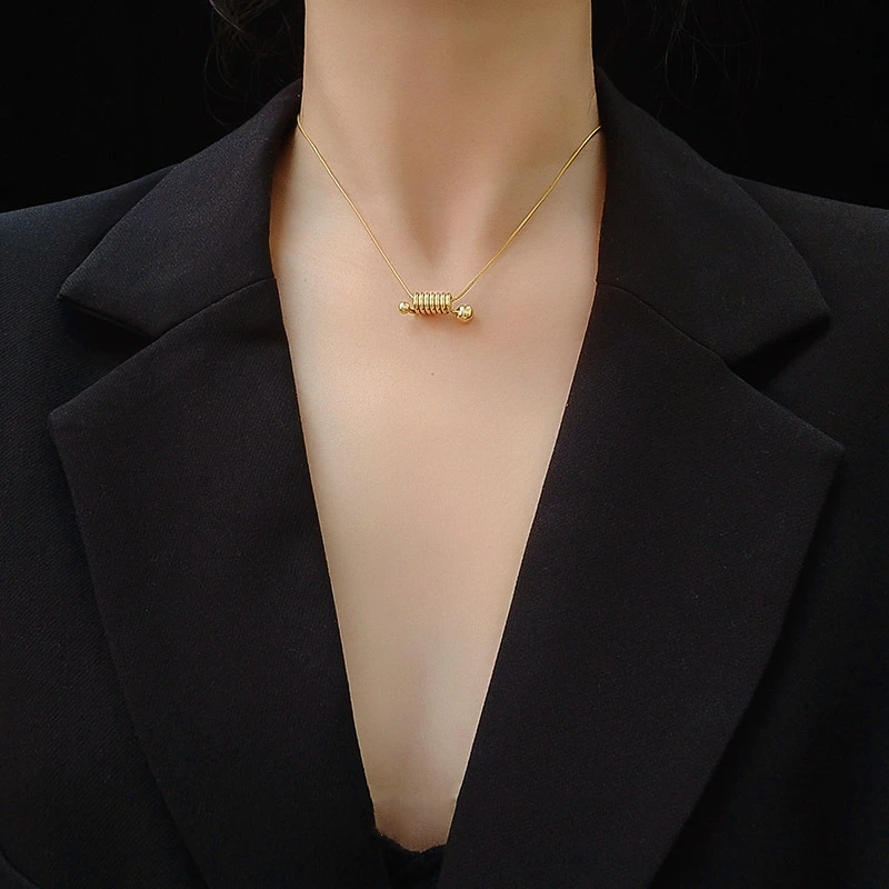 European And American Minimalist Pendant Necklace For Women With Geometric Indifference Golden Fashion High-end Design 1