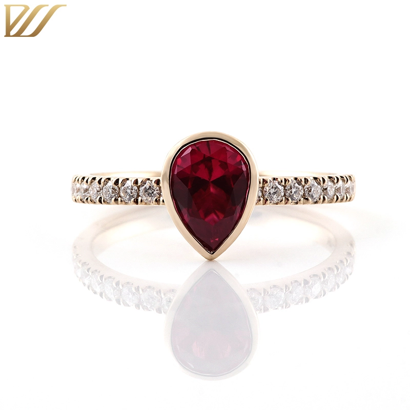 Bague en or massif 14 carats avec pierres précieuses, rubis poire et moissanite pavée. 1