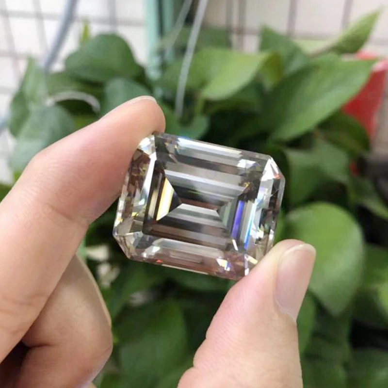 Synthetic 2 Carat Emerald Cut Moissanite Price Per Carat For Wedding Ring Making 1