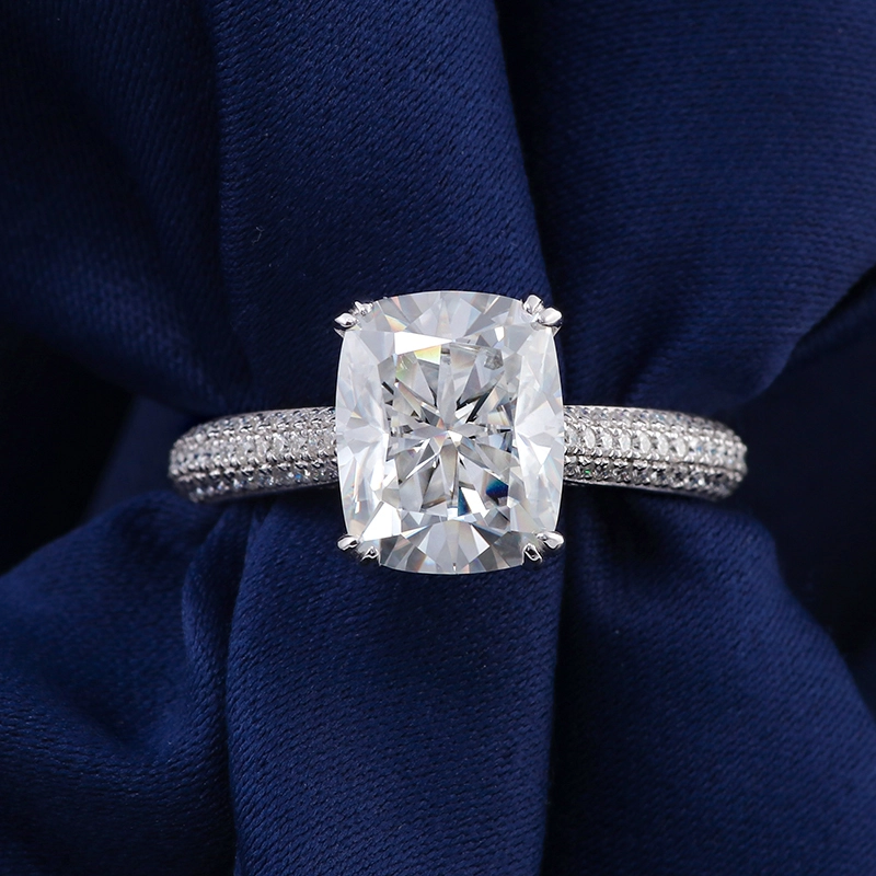 Def 4CT coussin allongé coupé en argent Moisanite Silver avec des pierres à double broche 1