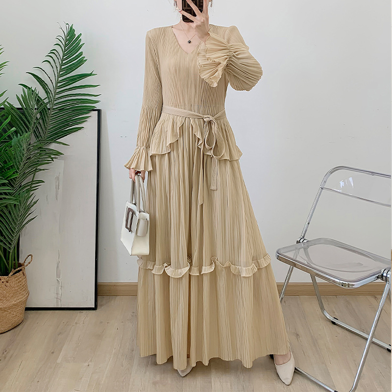 Production sur mesure OEM <000000> ODM | Faites ressortir vos robes plissées Miyake Robe plissée directe d&39;usine 2025 Printemps Nouveau design plissé Robe longue décontractée pour femmes à la mode 12