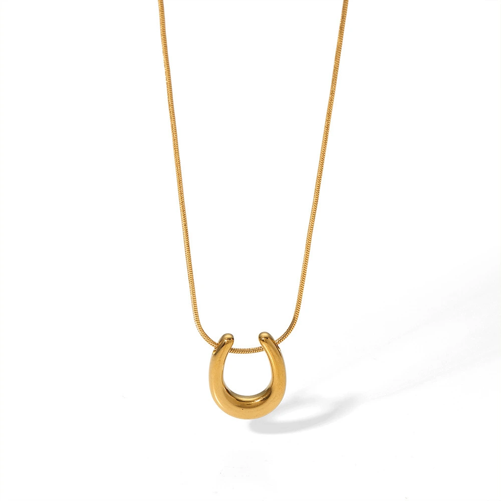 Wholesale Titanium Steel Necklace 18k Gold Plated Snake Chain Chunky U-shaped Horseshoe Pendant Necklace Jewelry For Women 1