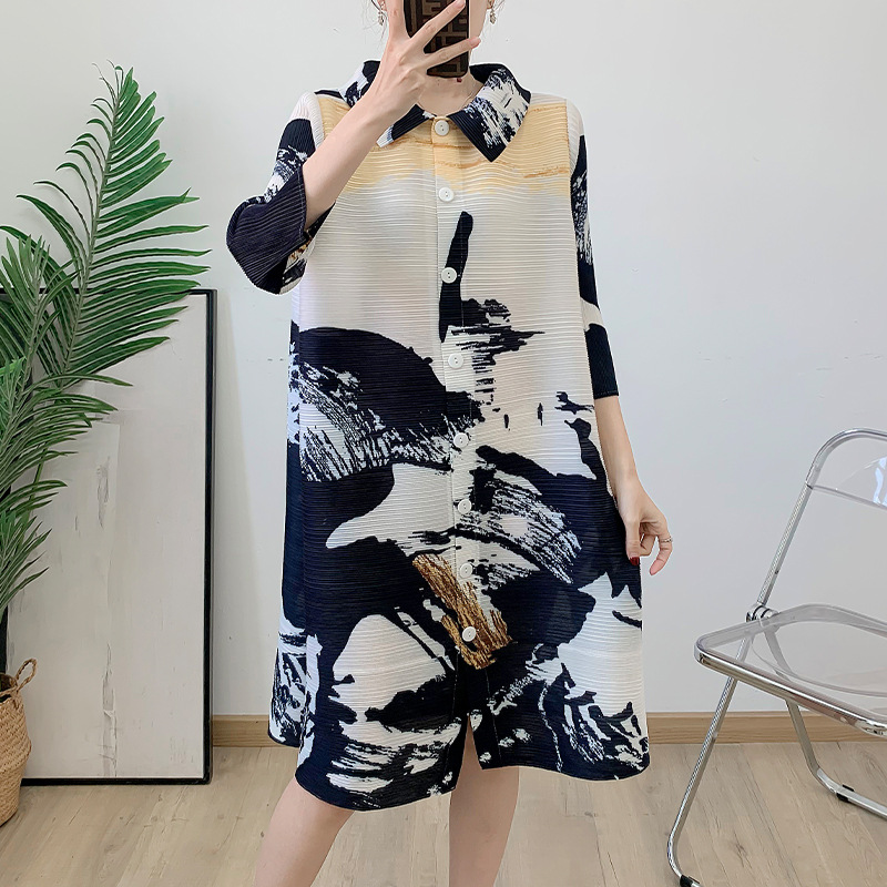 OEM<000000>ODM Miyake Fabrik Direktverkauf 2025 Frühjahr und Sommer Neue Plissee Fashion Print Strickjacke Revers Kleid Frauen Casual Dress 11