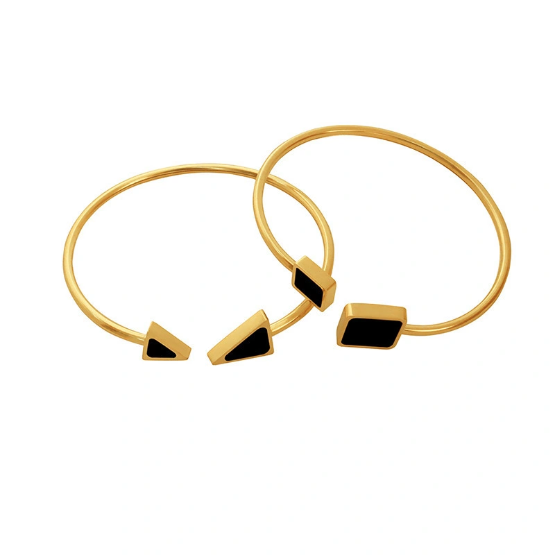 Manufacturer Wholesale Fashion Popular Triangle Black Shell Bracelets Women's Luxury Gold-plated Titanium Steel Bracelets 1