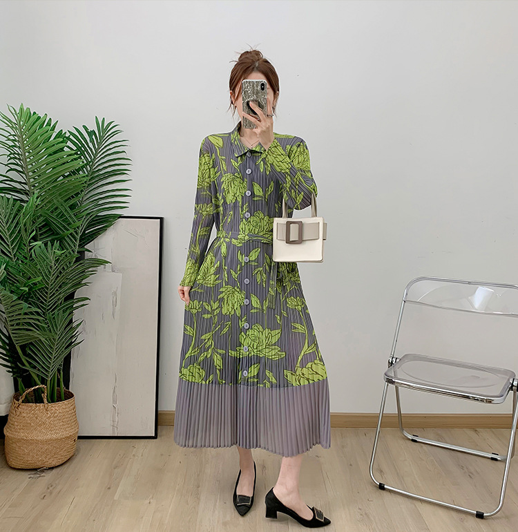 Hochwertige, maßgeschneiderte Plisseekleider | One-Stop-OEM <000000> ODM-Service Miyake Plissee-Kleidungsfabrik Großhandel 2025 Frühjahr Neues Damen-Shirt mit Print Freizeitkleid 9