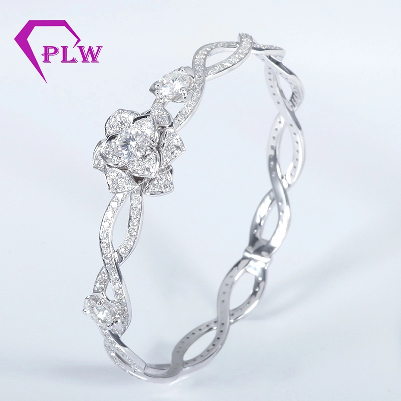 6,5 Zoll elegante Dame Armreif mit Moissanit -Diamanten in 18 Karat Weißgold Blumenkreuzungsband 1