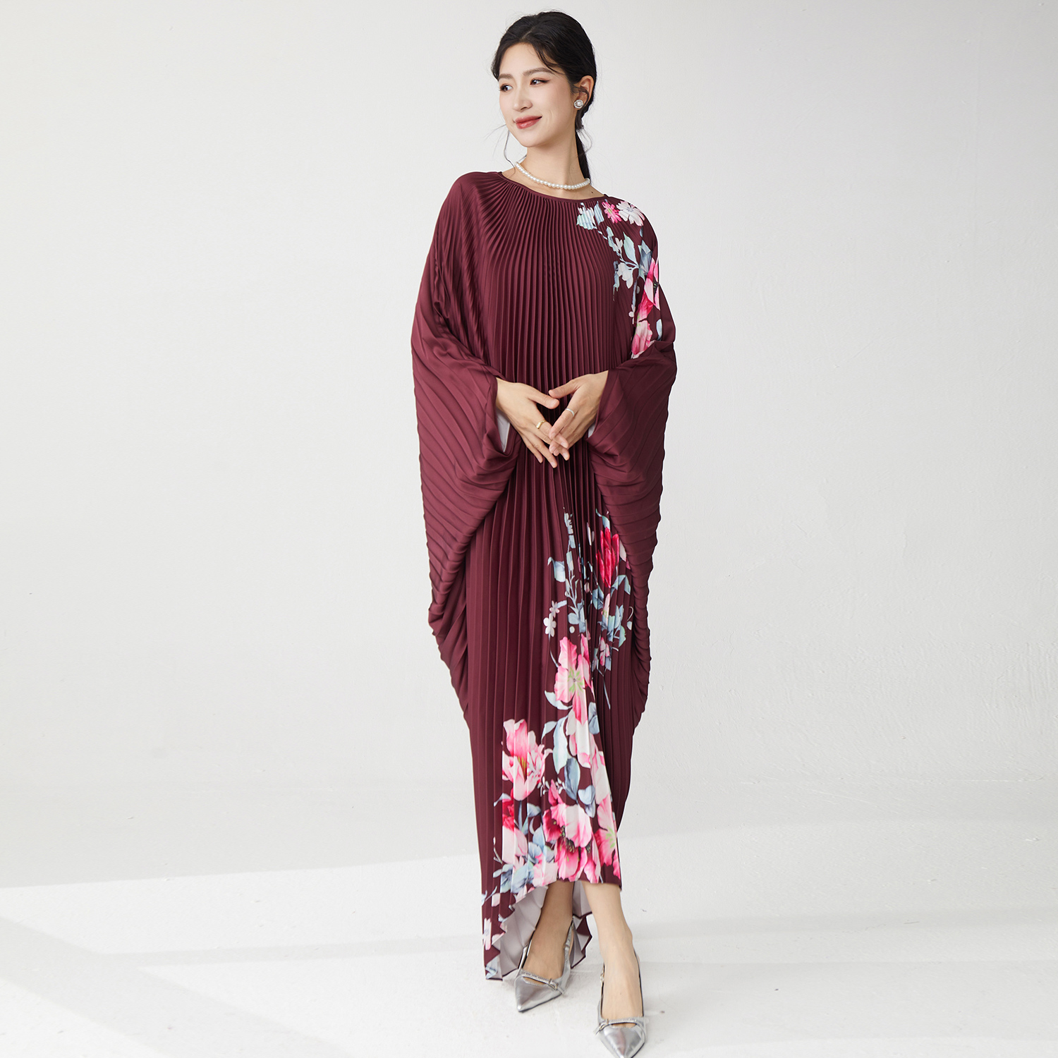 Services ODM OEM <000000> – Votre marque, votre design Dernière robe à manches chauve-souris pour femme Robe de mode grande taille Robe de soirée plissée imprimée pour femme 10