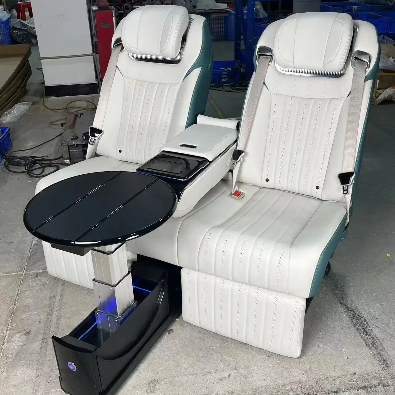 Luxury Sofa Bed With Automatic Table 4.0max For Vito Sprinter Vans Hongyizhiche 1