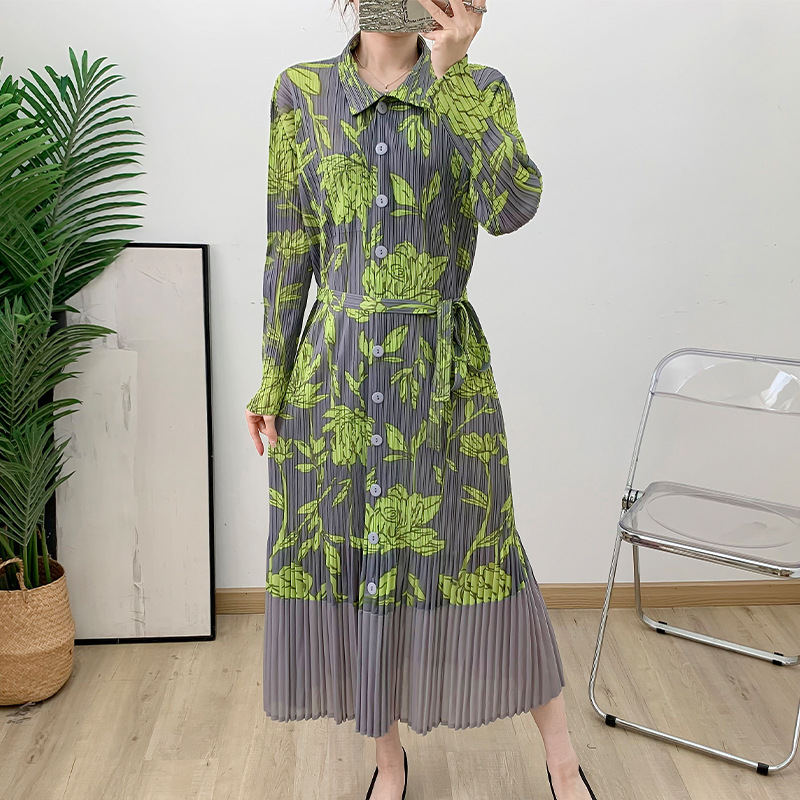 Hochwertige, maßgeschneiderte Plisseekleider | One-Stop-OEM <000000> ODM-Service Miyake Plissee-Kleidungsfabrik Großhandel 2025 Frühjahr Neues Damen-Shirt mit Print Freizeitkleid 13