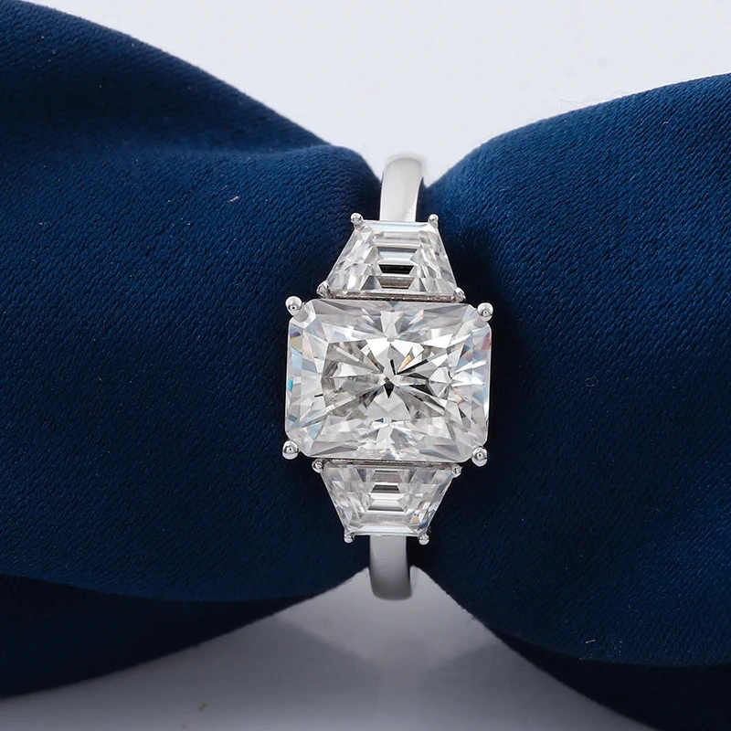 Tres piedra Radiant Cut Anillo de compromiso de moissanite Def VVS Stone 3Carat tamaño 10k 14K 18K Ring de boda de oro blanco sólido 1
