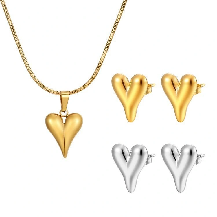 Wholesale Hot Titanium Steel Love Heart Shape 18k Gold Plated Snake Chain Necklaces Jewelry For Women 1
