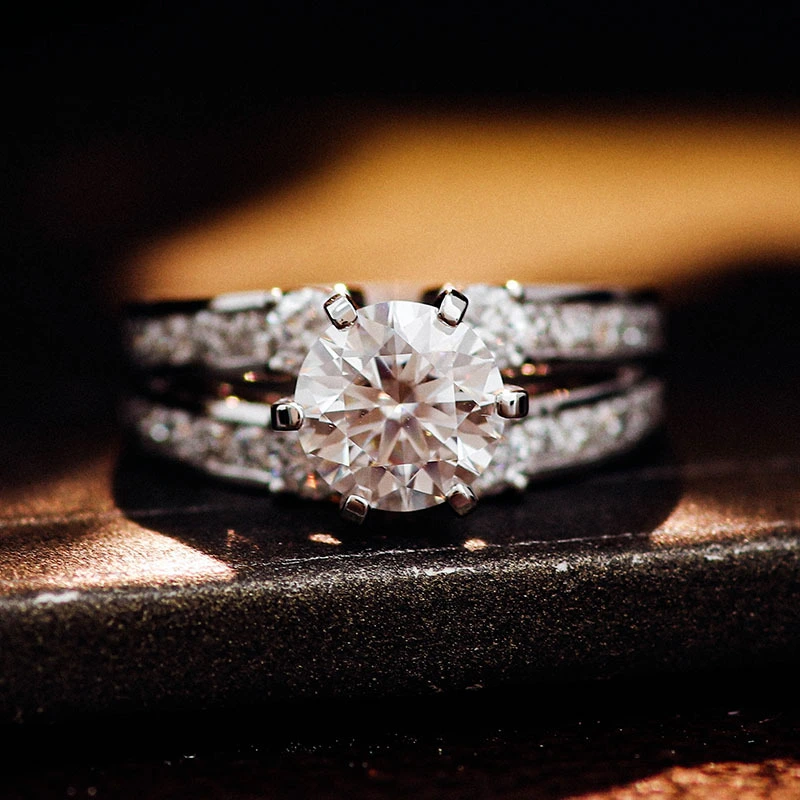Engagement de mariage personnalisé en gros de la couleur de mariage 18K Ring solitaire en or blanc rond Moissanite 1