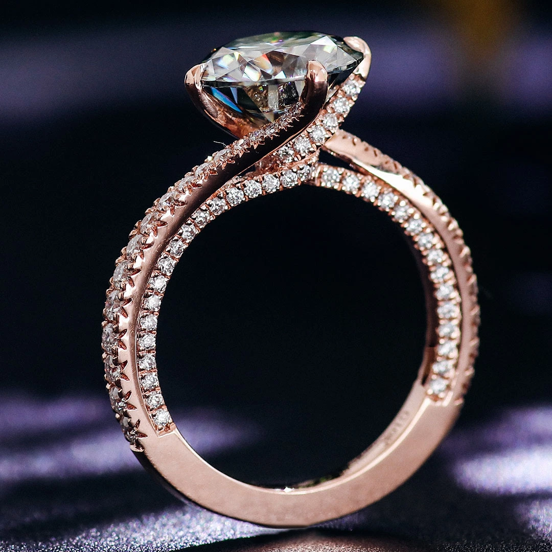 Provenance anneaux de bijoux fins 18K Coupe ronde jaune 8 mm 2 carats gris Moisanite Engagement Anneau de fiançailles 1