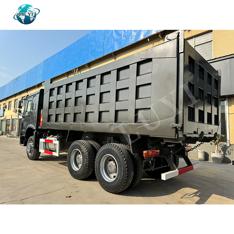 12-wheel Dump Truck 8x4 Stone And Sand Loading 3
