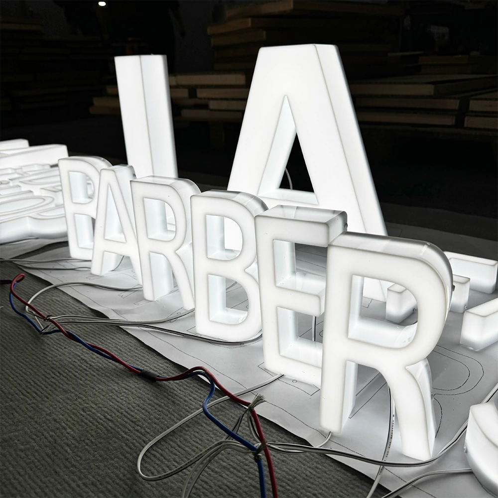 Lettere luminose acriliche personalizzate con logo a led per display pubblicitario della compagnia automobilistica domestica 1