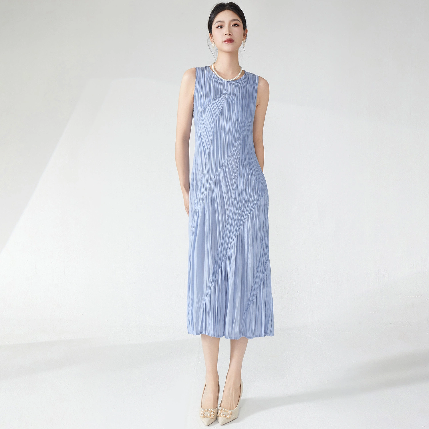 2025 New Summer Miyake Pleated Dress Crew Neck Sleeveless Loose Dress Ladies Elegant Dress 1