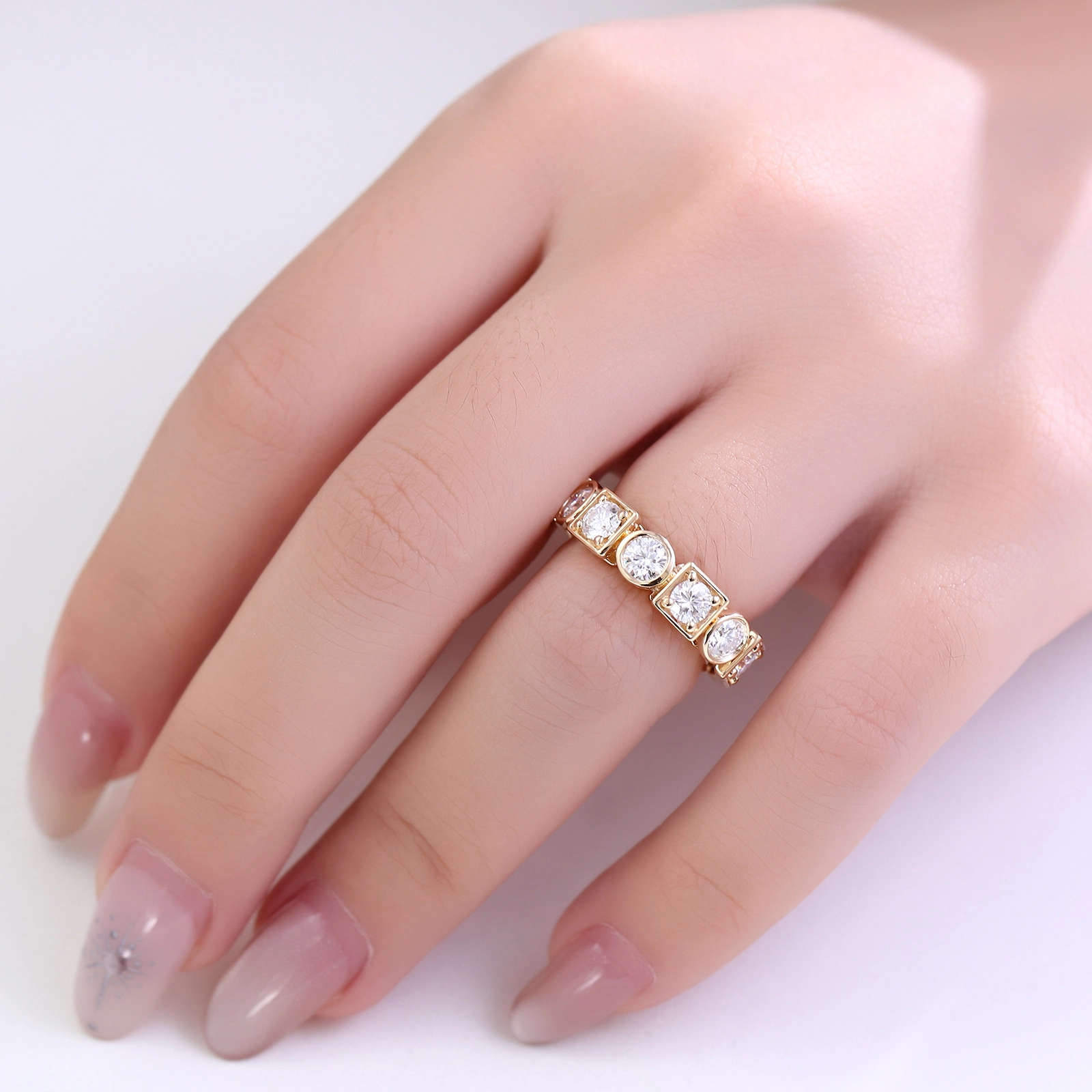 Joyas finas de moda 14k oro amarillo Eternity Bisel Band Anillo de banda MOISSANITE VVS VVS REDOND Diamond Ring Regalo 1