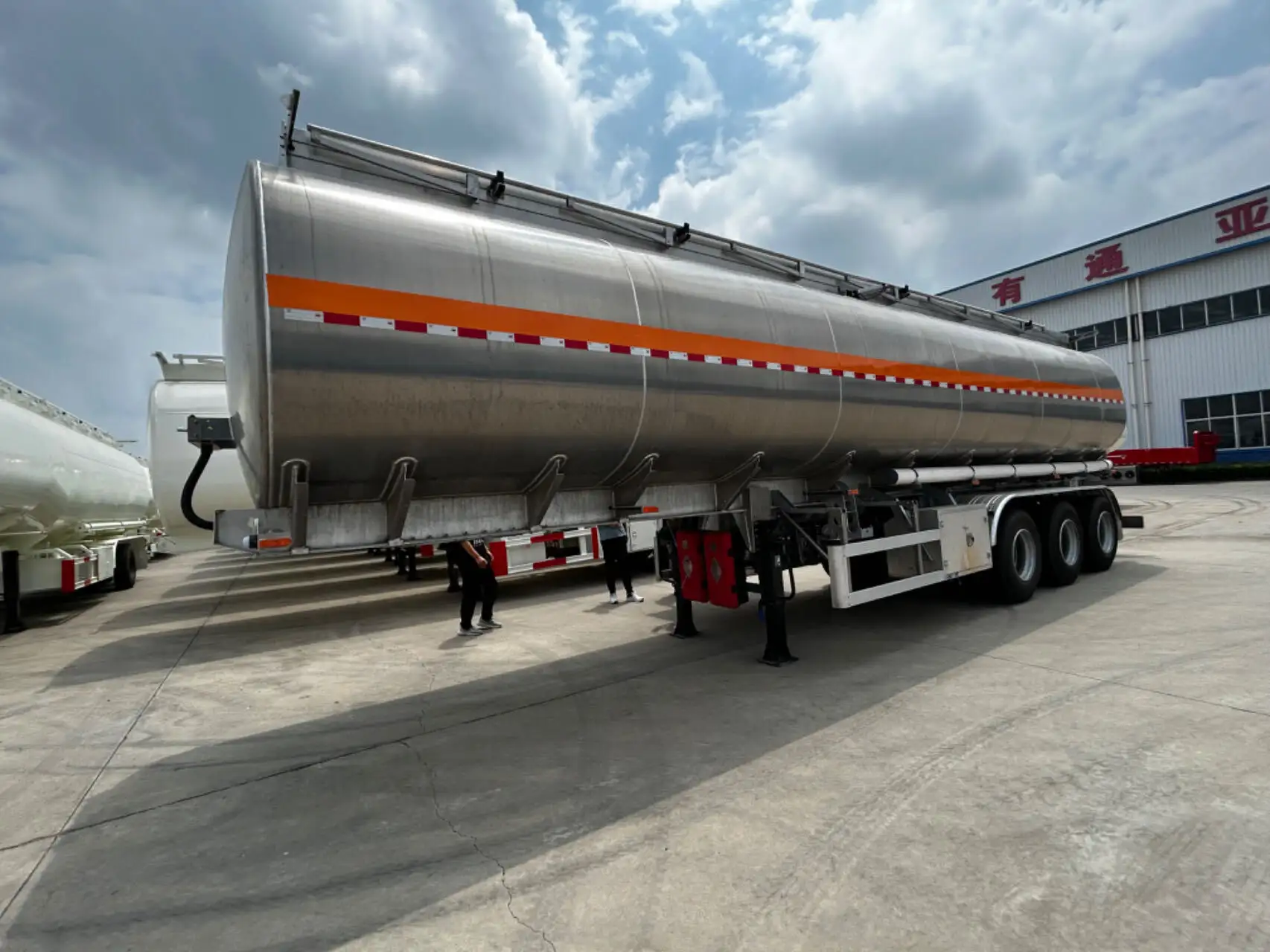 Small Fuel Tank Trailer Oil Tanker Semi Trailer - - KDZG Trailer Truck 2