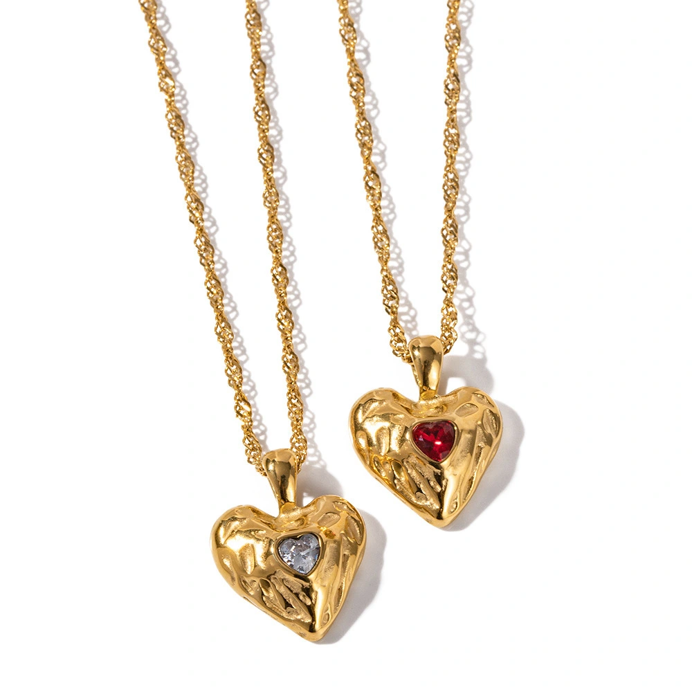 New Titanium Steel Clavicle Chain Necklace 18k Gold Heart Hammer Pattern Zircon Pendant Necklace For Women 1