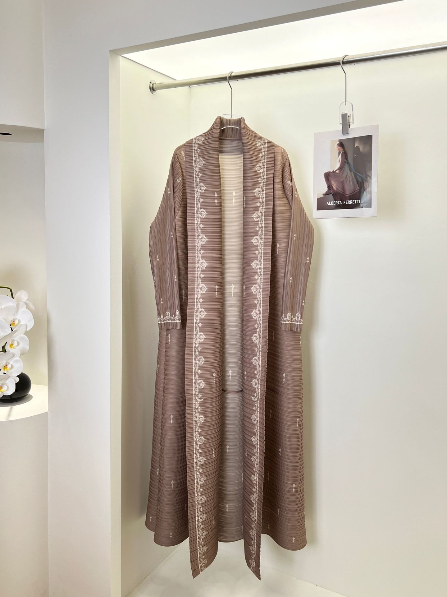 Maßgeschneiderte Plisseekleider für Ihre Marke | Kundenspezifischer OEM <000000> ODM-Produktion Miyake Plissee-Abaya für Frauen, muslimisches Kleid, langärmelige Strickjacke, eleganter, bescheidener Stil für Frühlings- und Herbstkleid, Odm und OEM 7