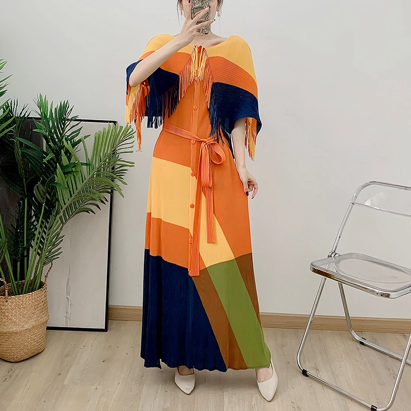 Fabricant de robes plissées de haute qualité - Parfait pour les détaillants et les marques Miyake Vêtements plissés Nouveau style Coutures Couleur Gland Design Lâche avec ceinture Robe décontractée pour femmes à simple boutonnage 1