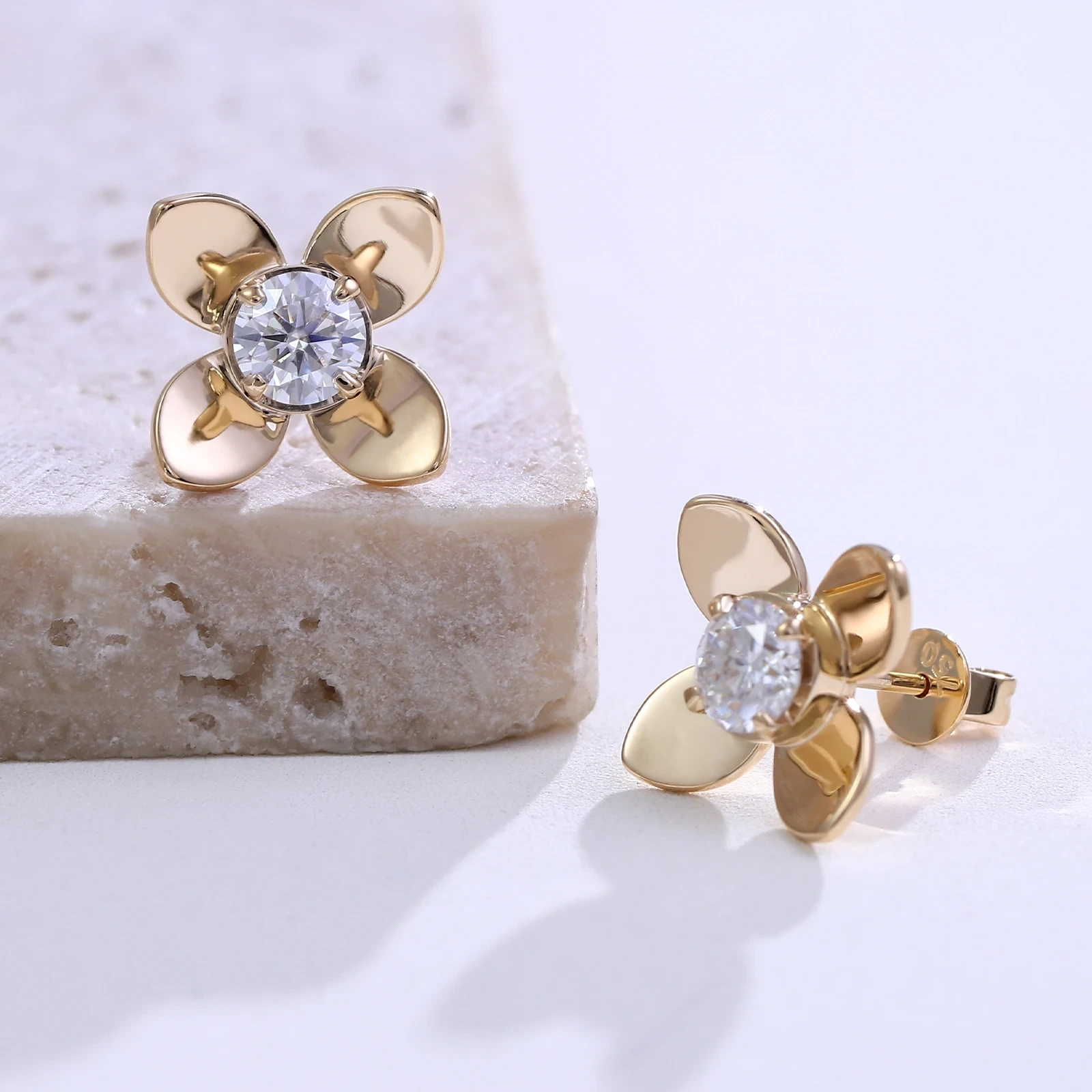 Pendientes de flores de 11 mm con diamantes moissanite de 5 mm de 18 km de mujeres amarillas sólidas aretes de flores románticas 1