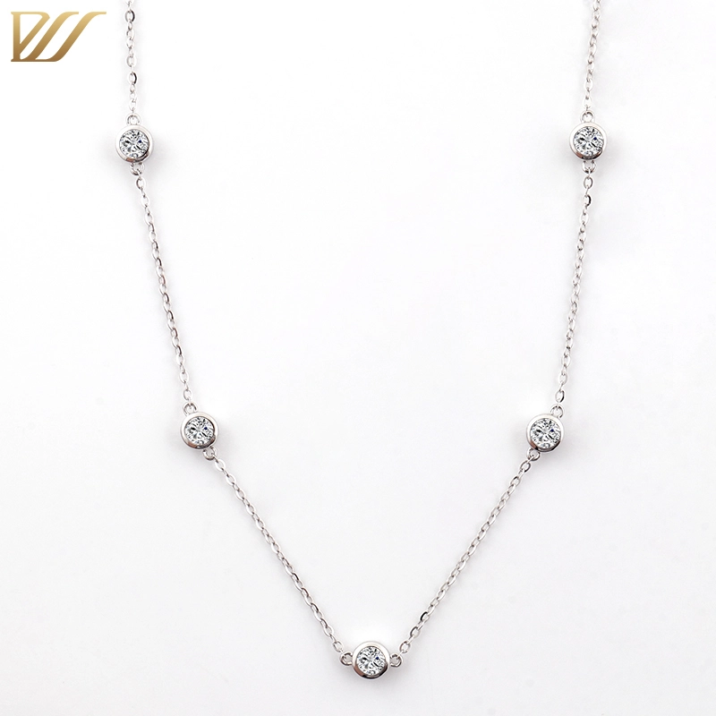 Collier de diamant classique par la cour dans un collier simple en or blanc 14 car 1