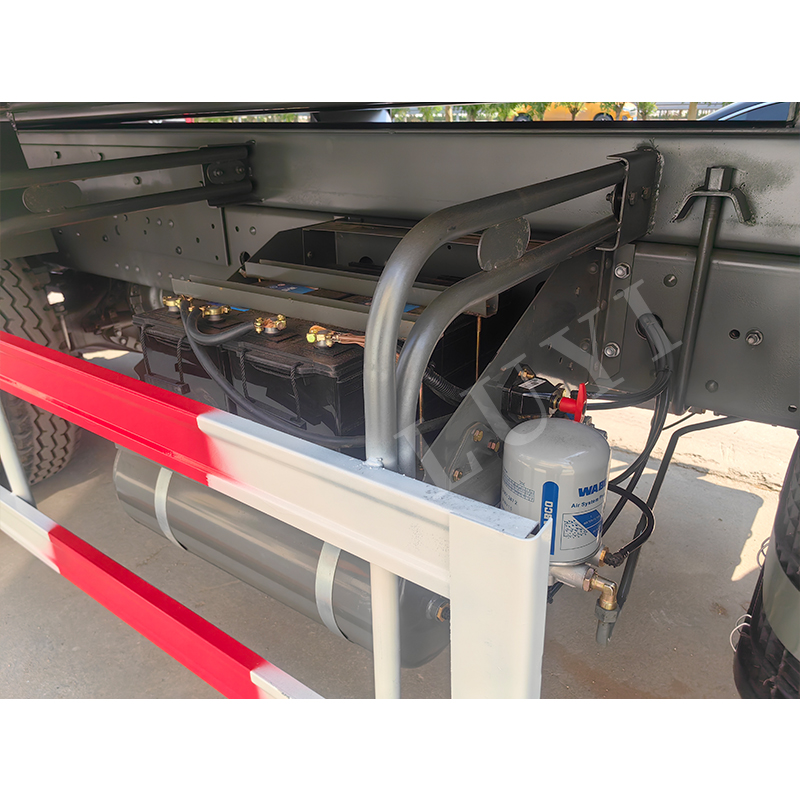 12-wheel Dump Truck 8x4 Stone And Sand Loading 4